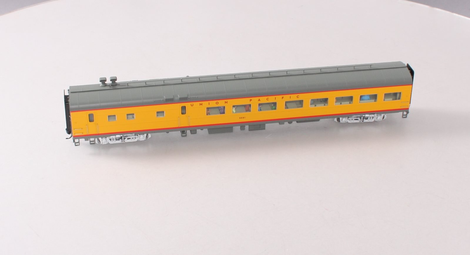 Walthers 920-9554 HO Union Pacific 85' ACF Cafe-Lounge Passenger Car  #5001