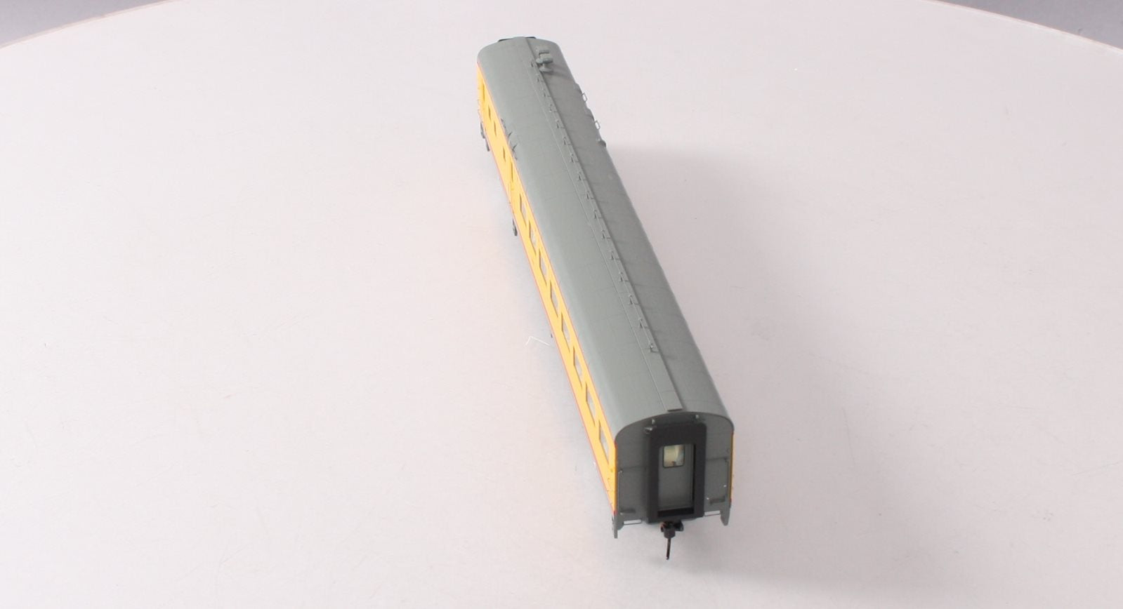 Walthers 920-9554 HO Union Pacific 85' ACF Cafe-Lounge Passenger Car  #5001