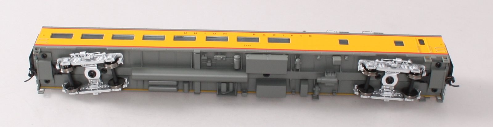 Walthers 920-9554 HO Union Pacific 85' ACF Cafe-Lounge Passenger Car  #5001