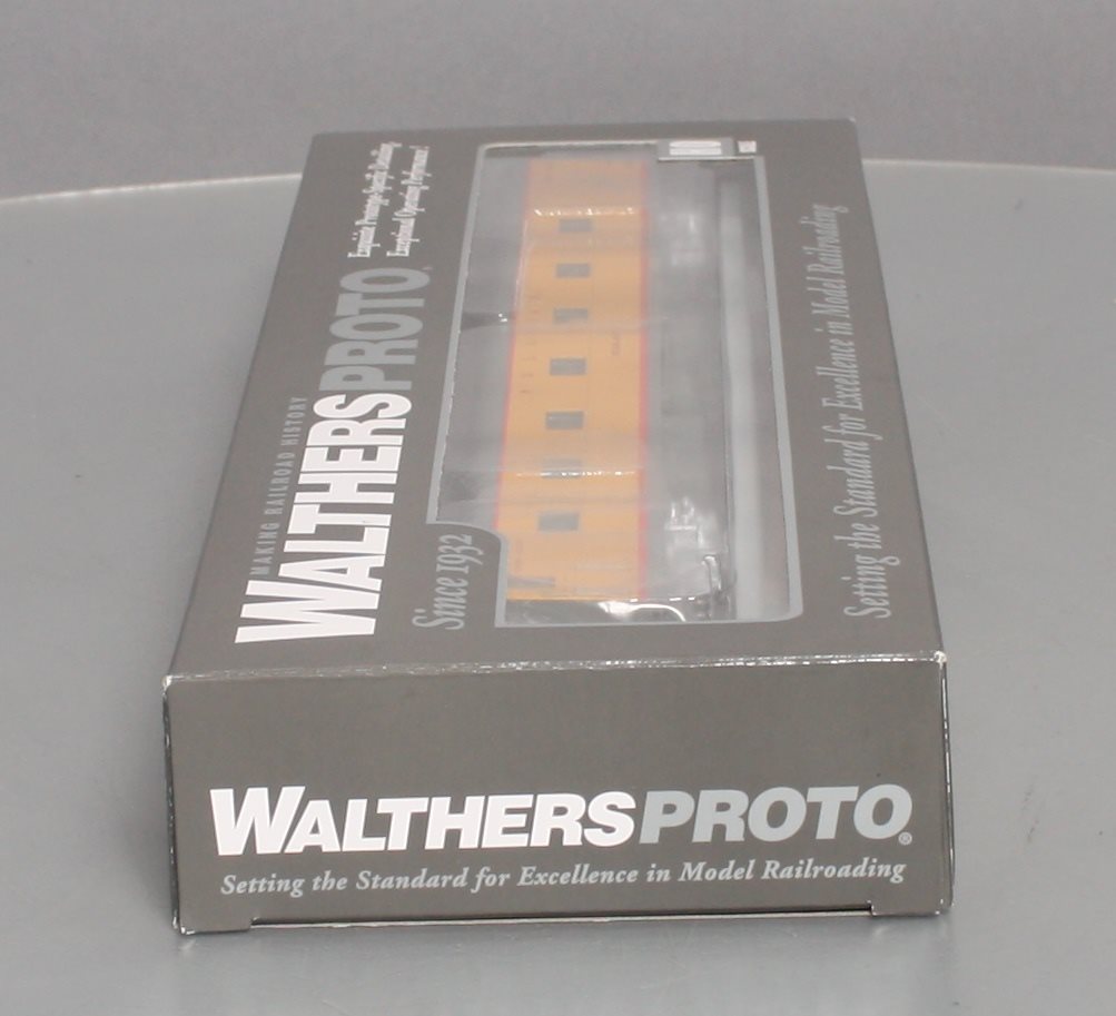 Walthers 920-9569 HO Union Pacific Ocean Mist 85' 5-2-2 Sleeper