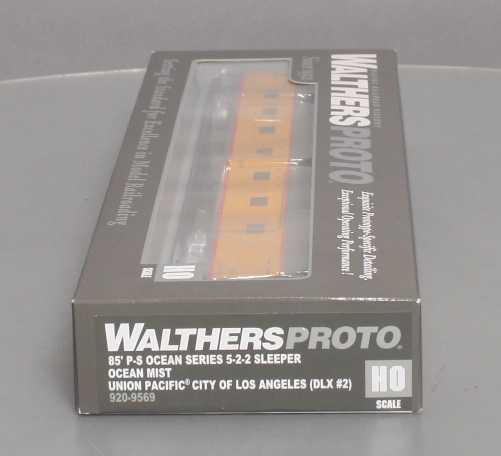 Walthers 920-9569 HO Union Pacific Ocean Mist 85' 5-2-2 Sleeper