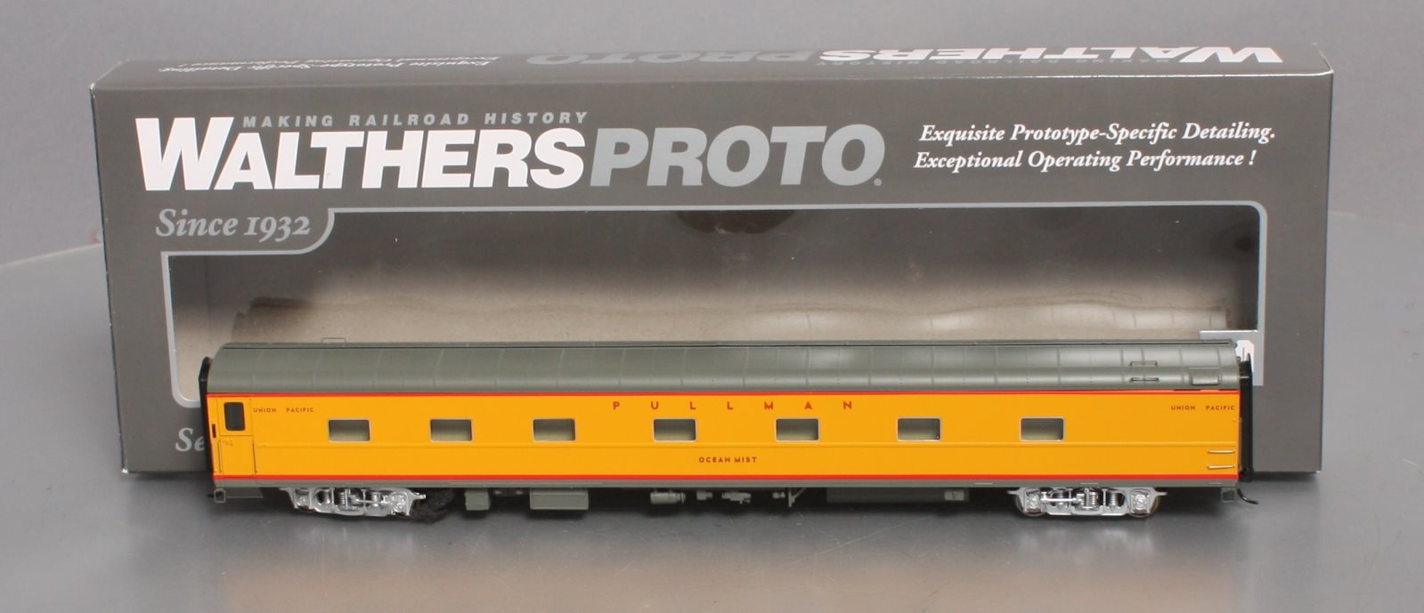 Walthers 920-9569 HO Union Pacific Ocean Mist 85' 5-2-2 Sleeper