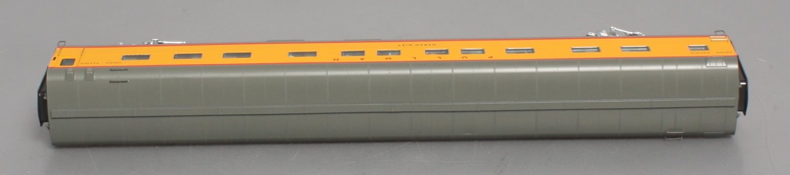 Walthers 920-9569 HO Union Pacific Ocean Mist 85' 5-2-2 Sleeper