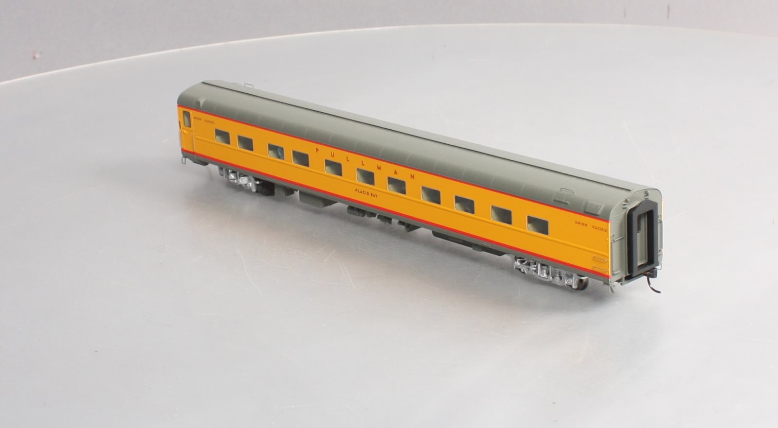 Walthers 920-9568 HO Union Pacific Placid Bay 85' P-S 11-DB Sleeper