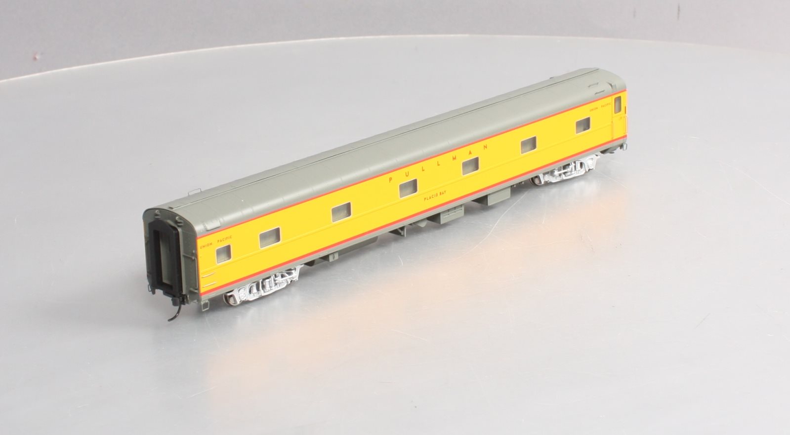 Walthers 920-9568 HO Union Pacific Placid Bay 85' P-S 11-DB Sleeper
