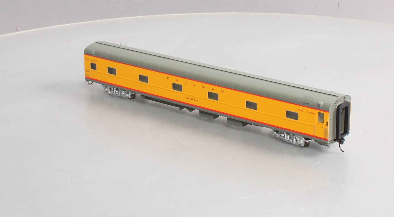 Walthers 920-9568 HO Union Pacific Placid Bay 85' P-S 11-DB Sleeper