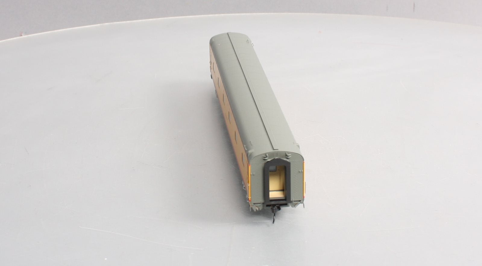 Walthers 920-9568 HO Union Pacific Placid Bay 85' P-S 11-DB Sleeper