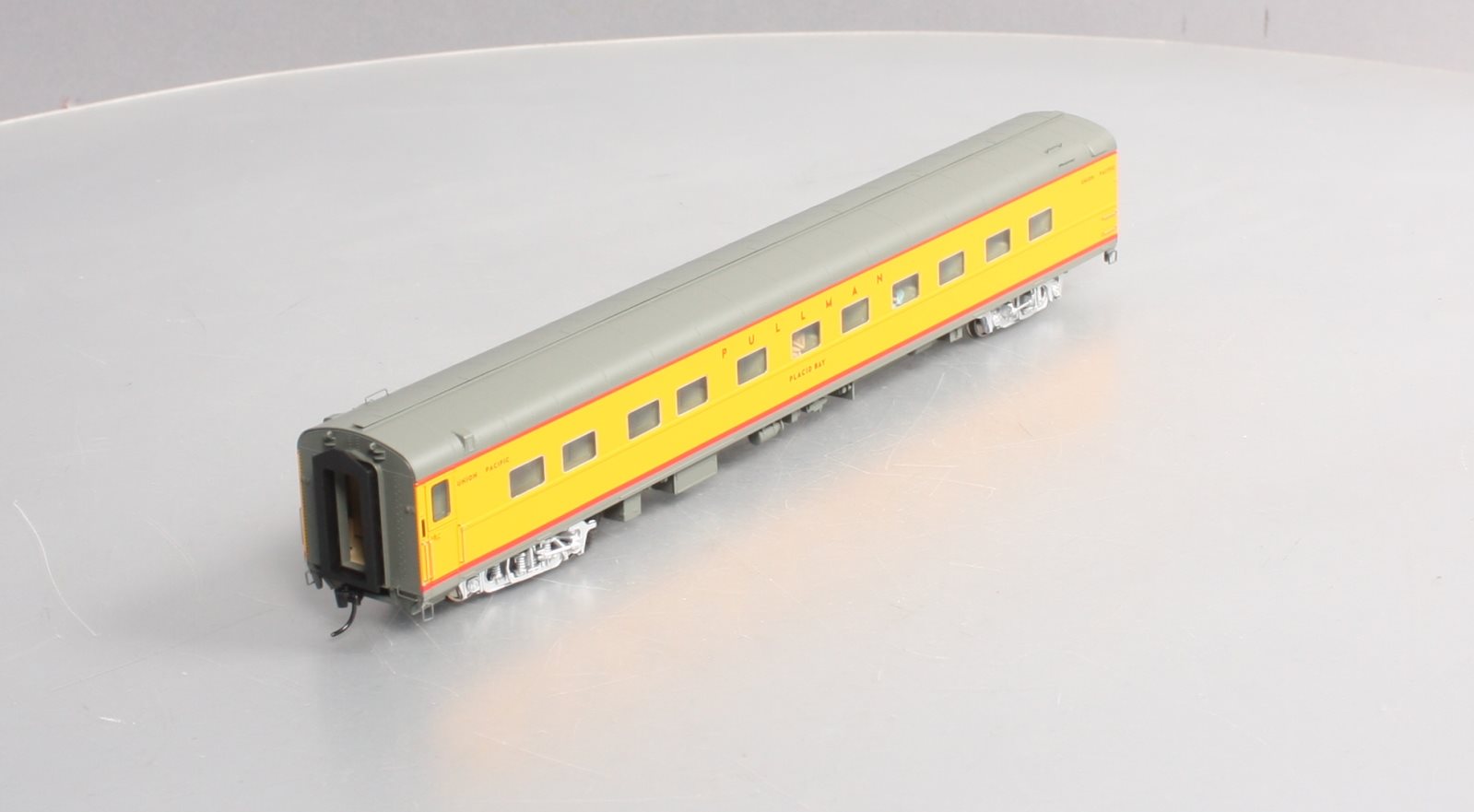 Walthers 920-9568 HO Union Pacific Placid Bay 85' P-S 11-DB Sleeper
