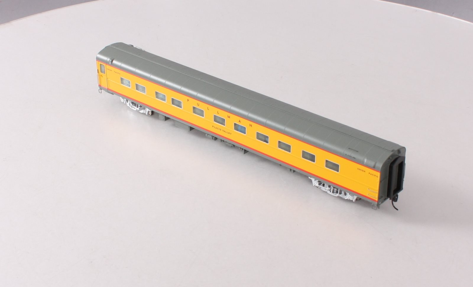 Walthers 920-9558 HO Union Pacific Placid Valley 85' P-S 11-DB Sleeper