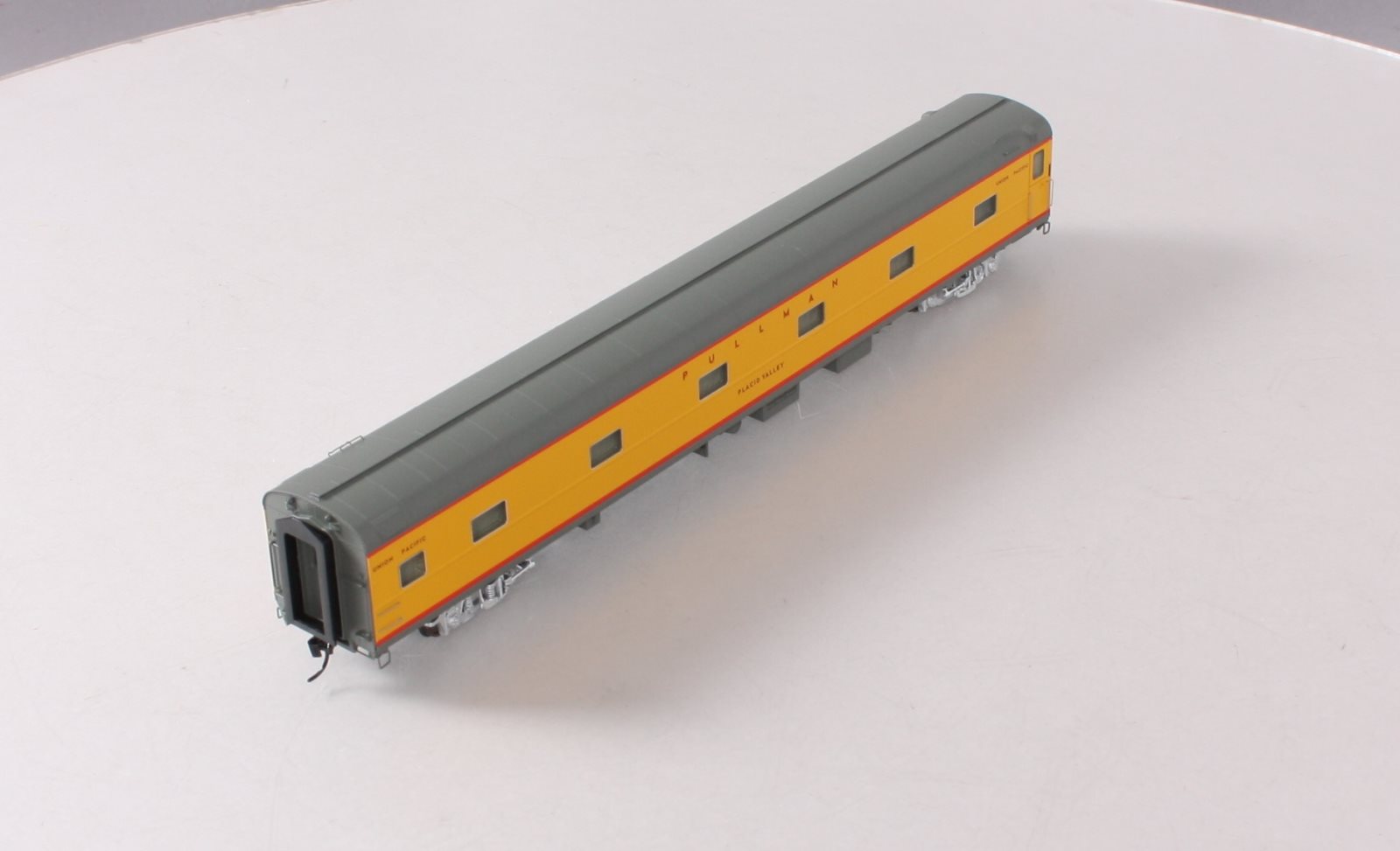 Walthers 920-9558 HO Union Pacific Placid Valley 85' P-S 11-DB Sleeper