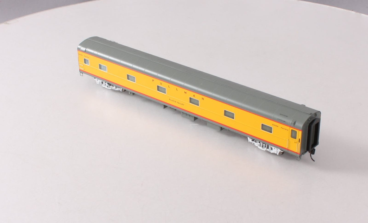 Walthers 920-9558 HO Union Pacific Placid Valley 85' P-S 11-DB Sleeper