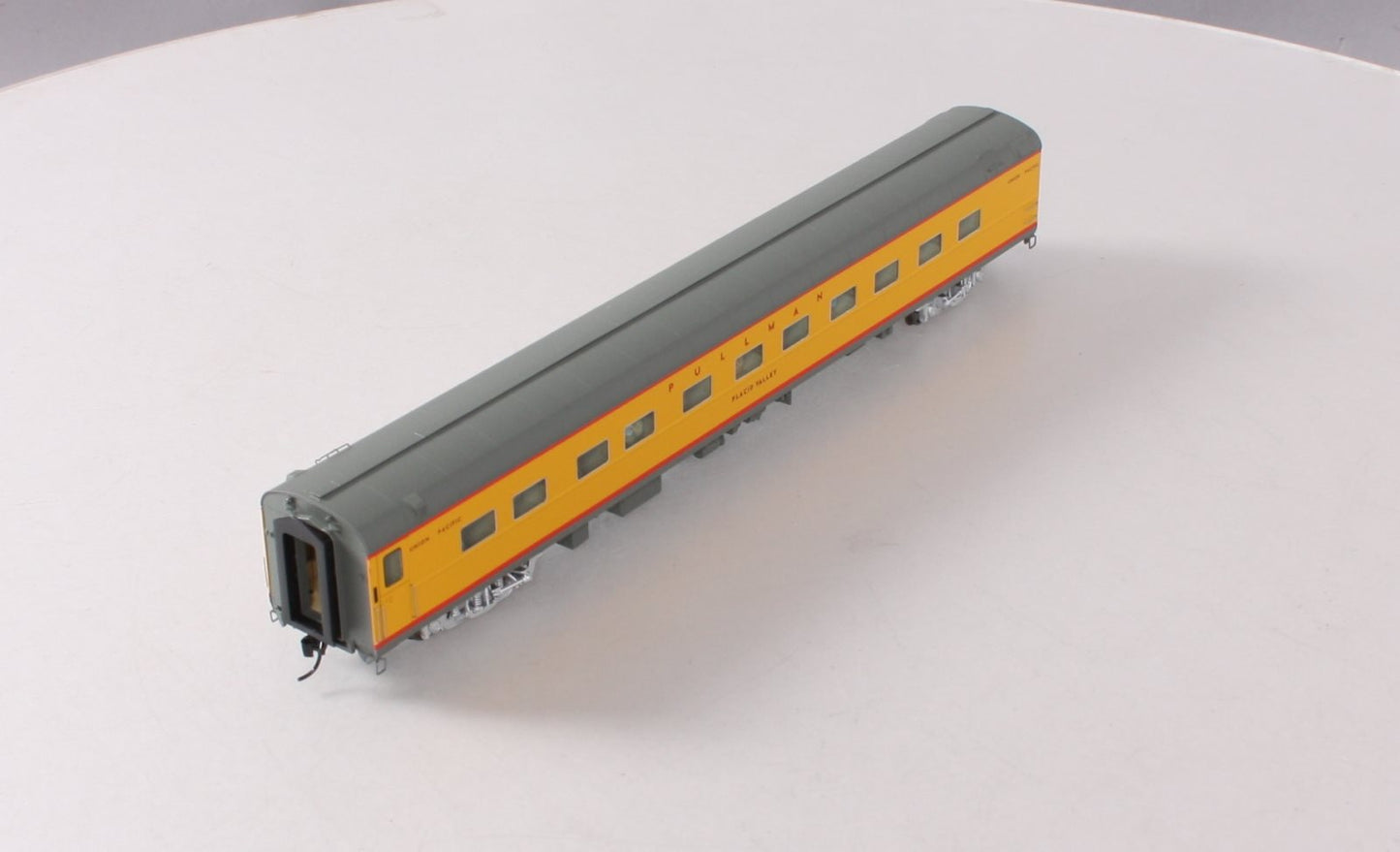 Walthers 920-9558 HO Union Pacific Placid Valley 85' P-S 11-DB Sleeper