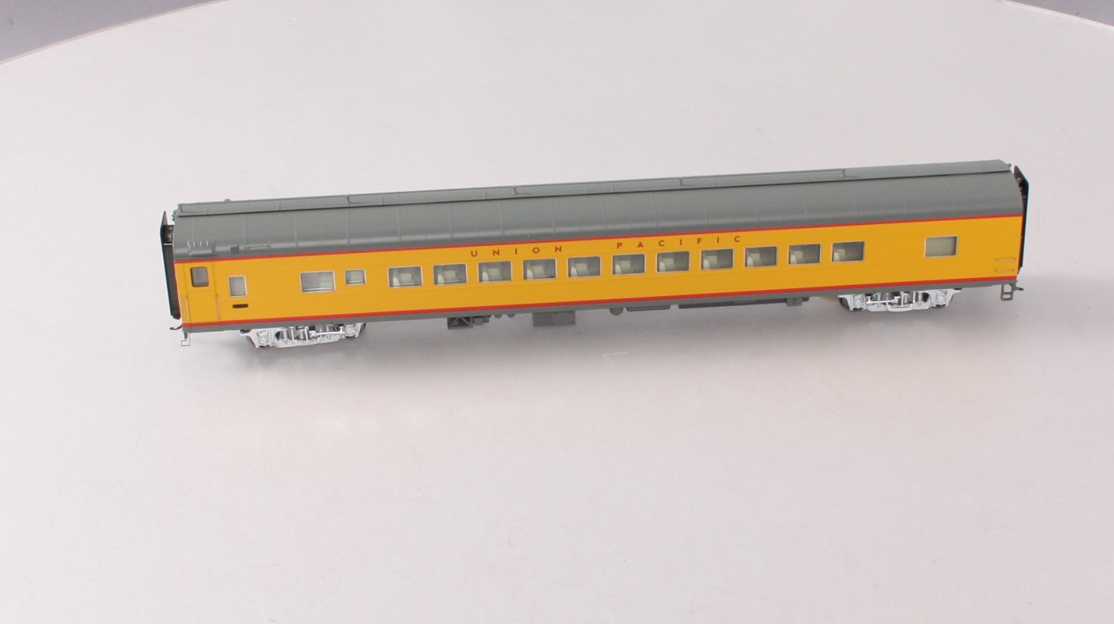 Walthers 920-9532 HO Union Pacific 85' ACF 44-Seat Coach