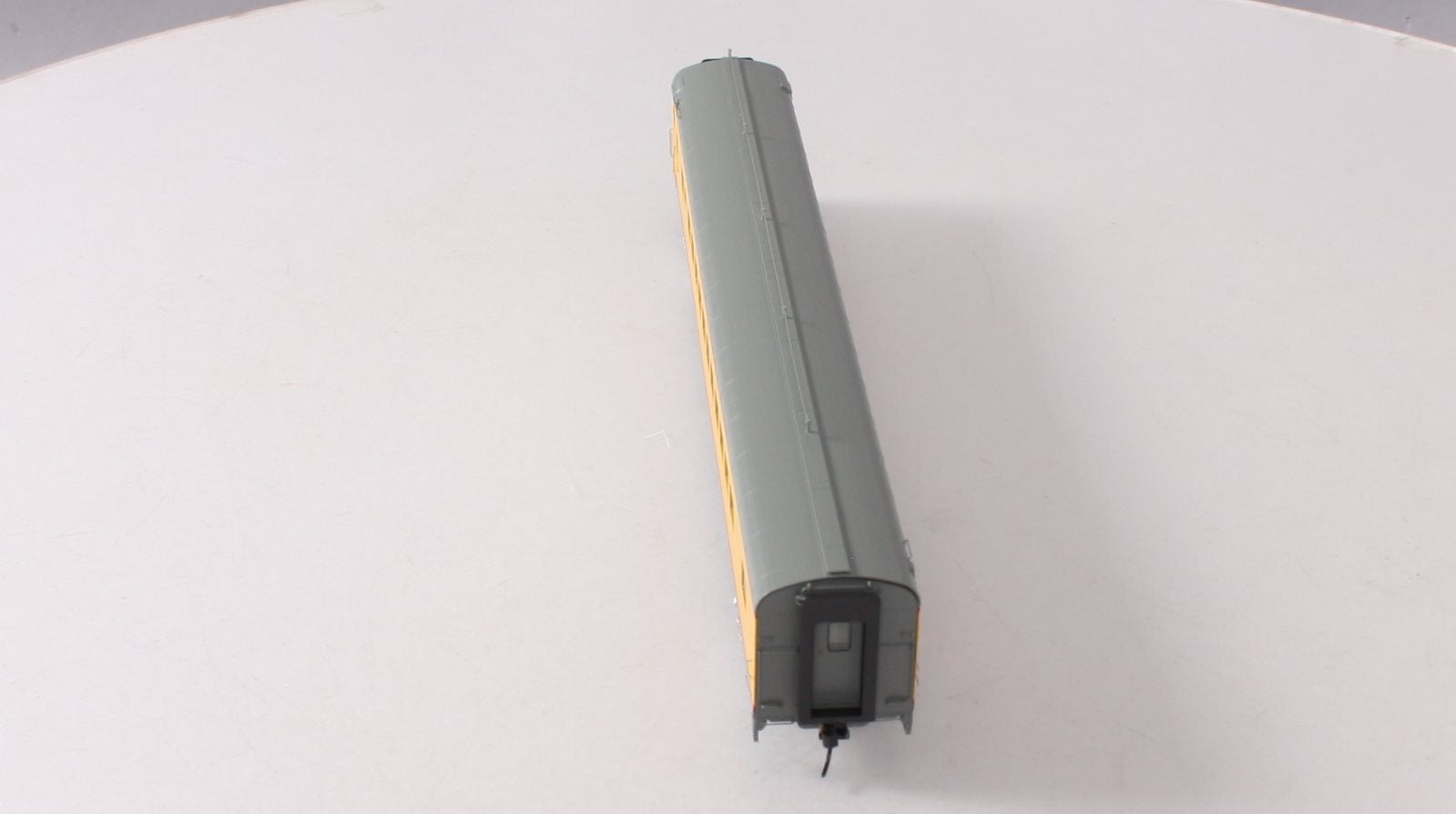Walthers 920-9532 HO Union Pacific 85' ACF 44-Seat Coach