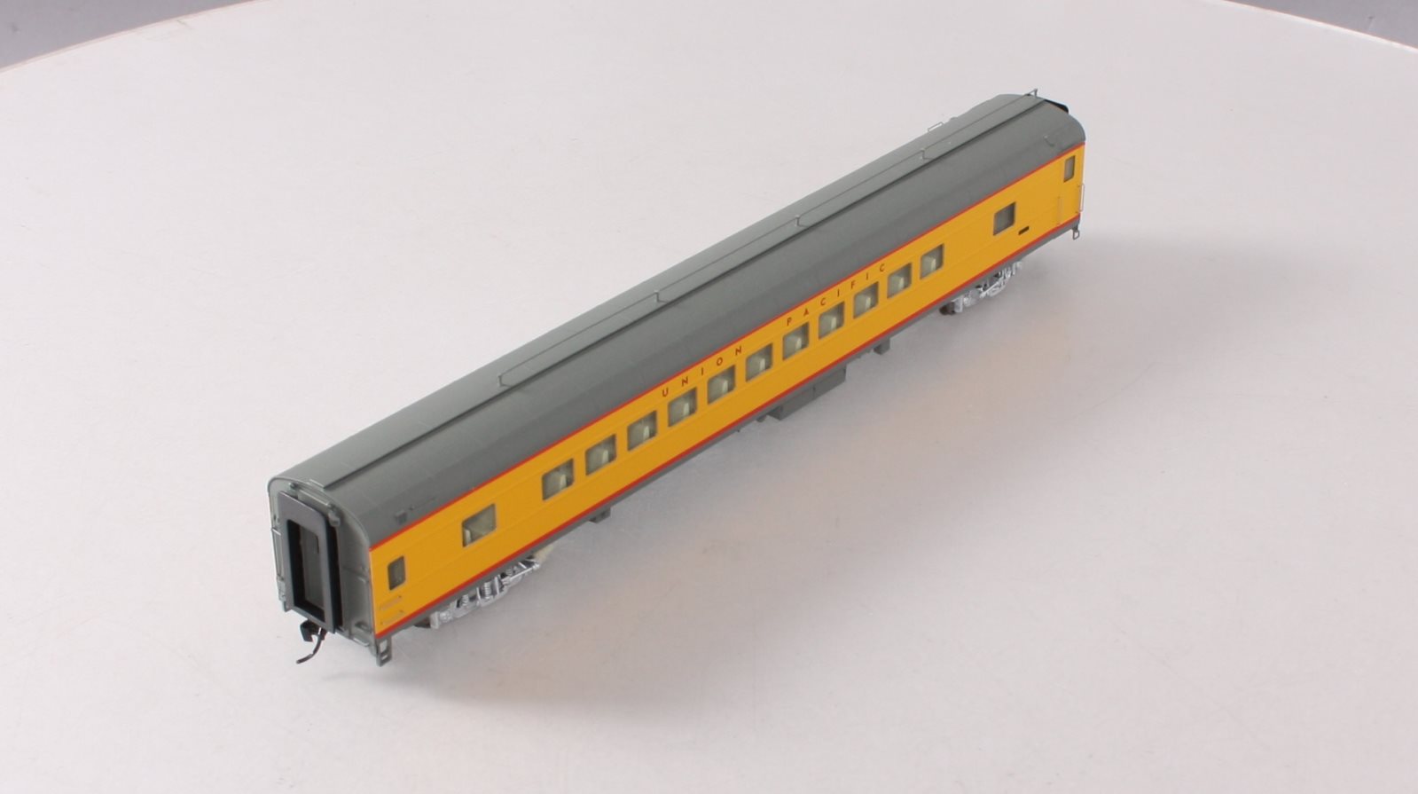 Walthers 920-9532 HO Union Pacific 85' ACF 44-Seat Coach