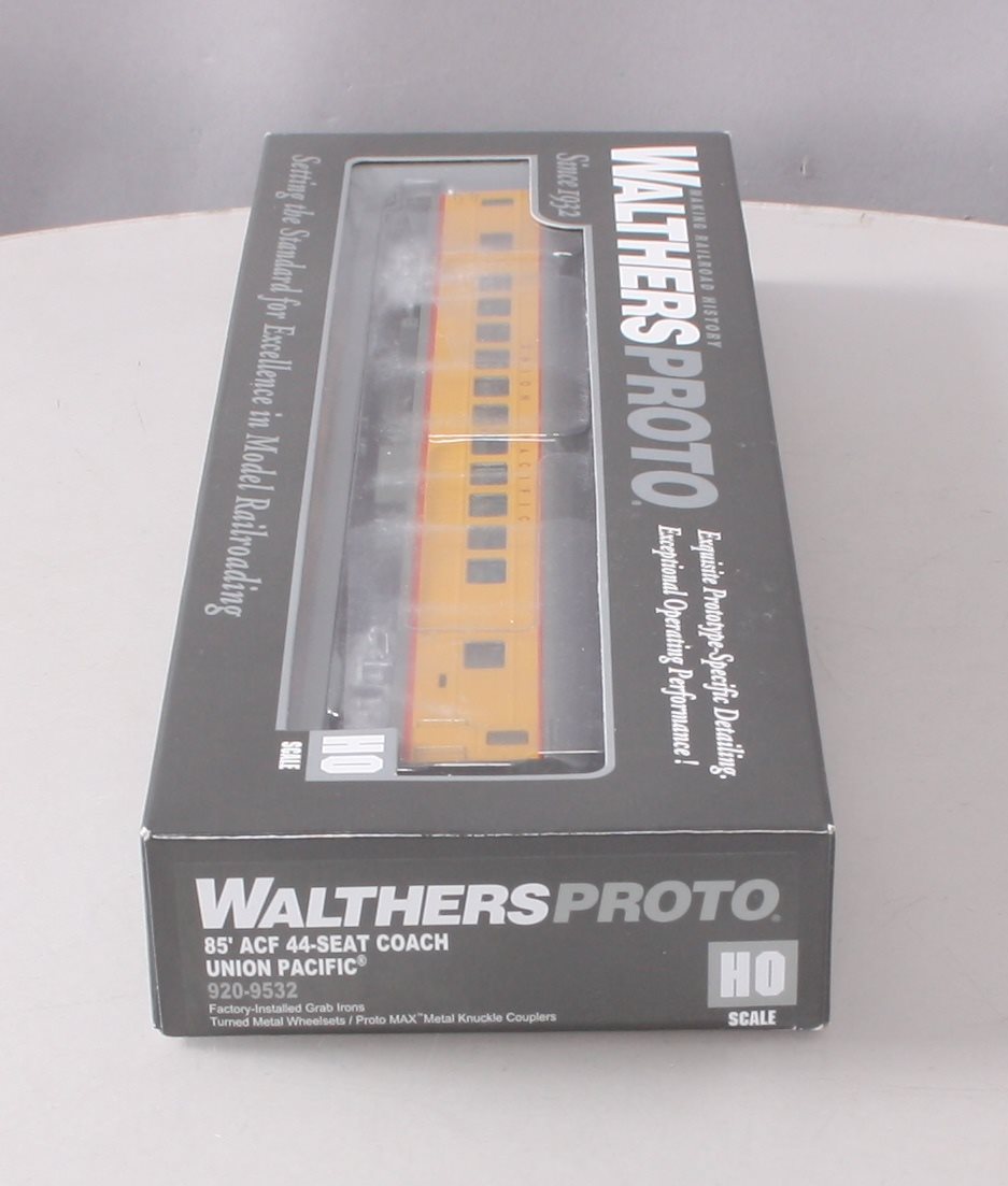 Walthers 920-9532 HO Union Pacific 85' ACF 44-Seat Coach