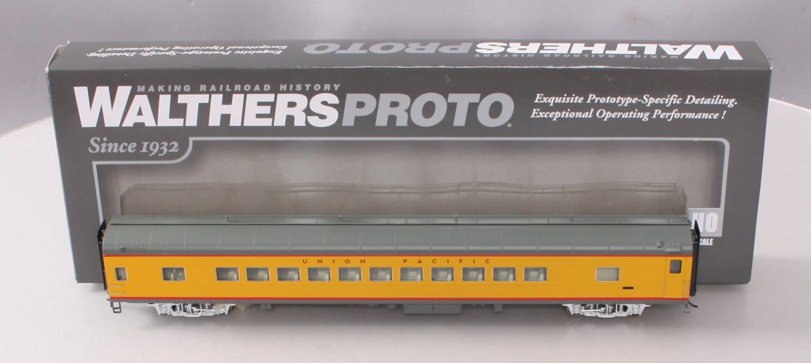 Walthers 920-9532 HO Union Pacific 85' ACF 44-Seat Coach