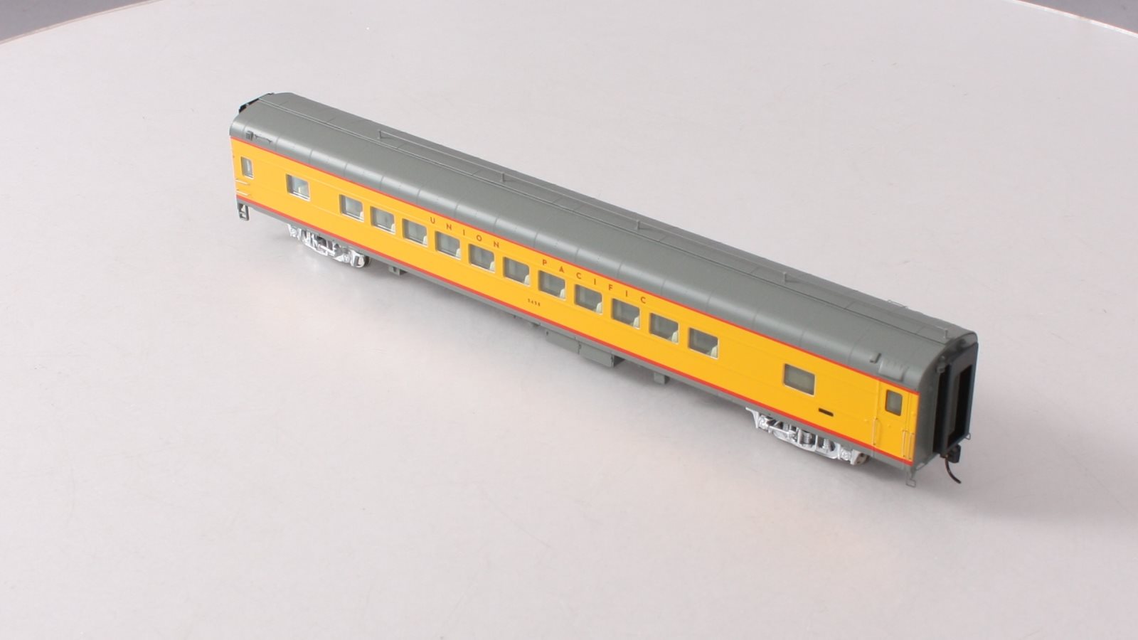 Walthers 920-9542 HO Union Pacific 85' ACF 44-Seat Coach #5458
