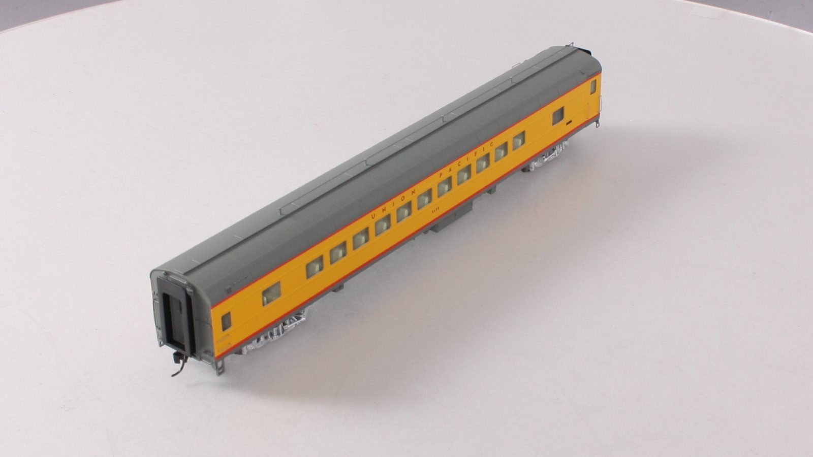 Walthers 920-9542 HO Union Pacific 85' ACF 44-Seat Coach #5458