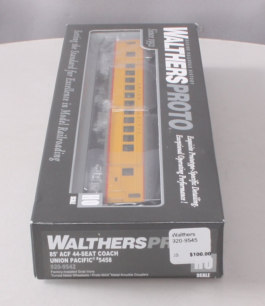 Walthers 920-9542 HO Union Pacific 85' ACF 44-Seat Coach #5458