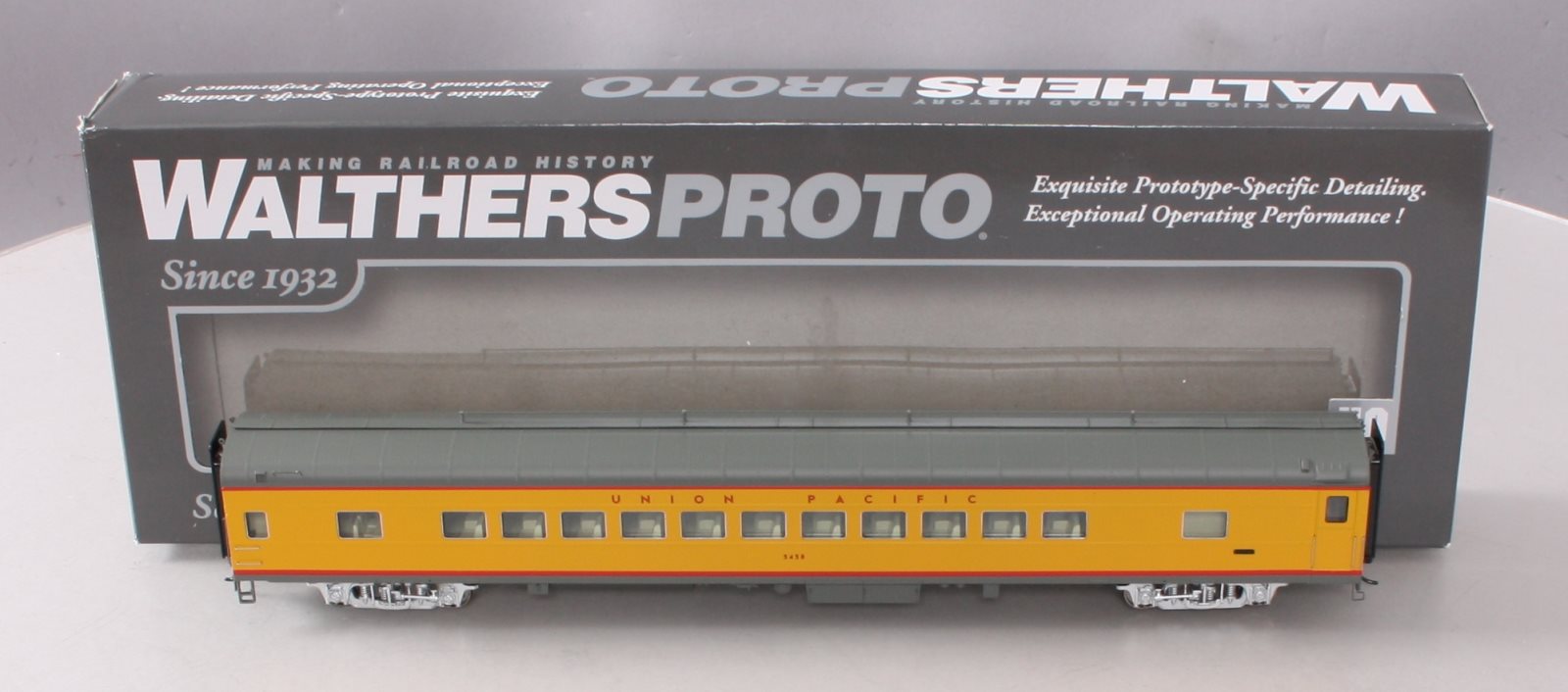 Walthers 920-9542 HO Union Pacific 85' ACF 44-Seat Coach #5458