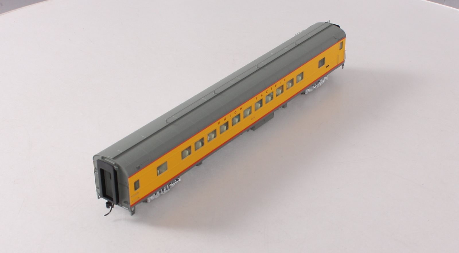 Walthers 920-9562 HO Union Pacific 85' ACF 44-Seat Coach #5471