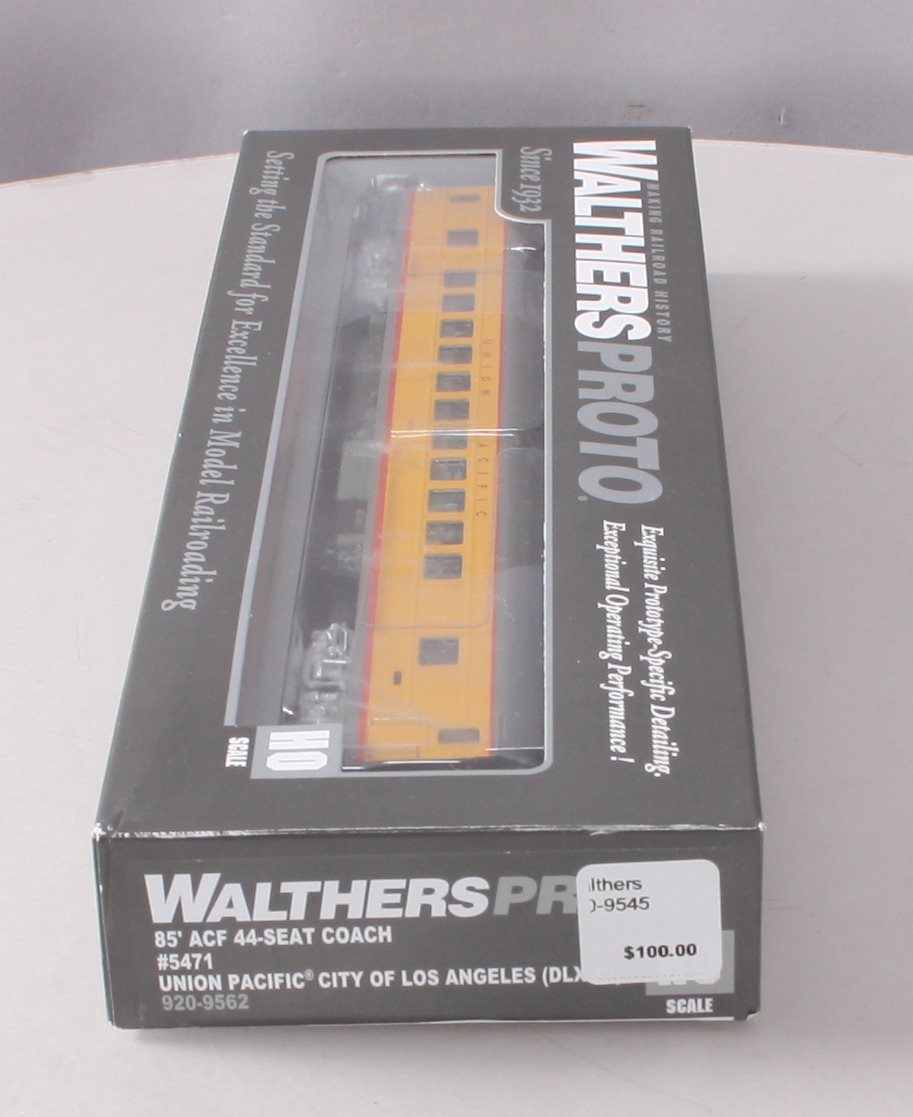 Walthers 920-9562 HO Union Pacific 85' ACF 44-Seat Coach #5471