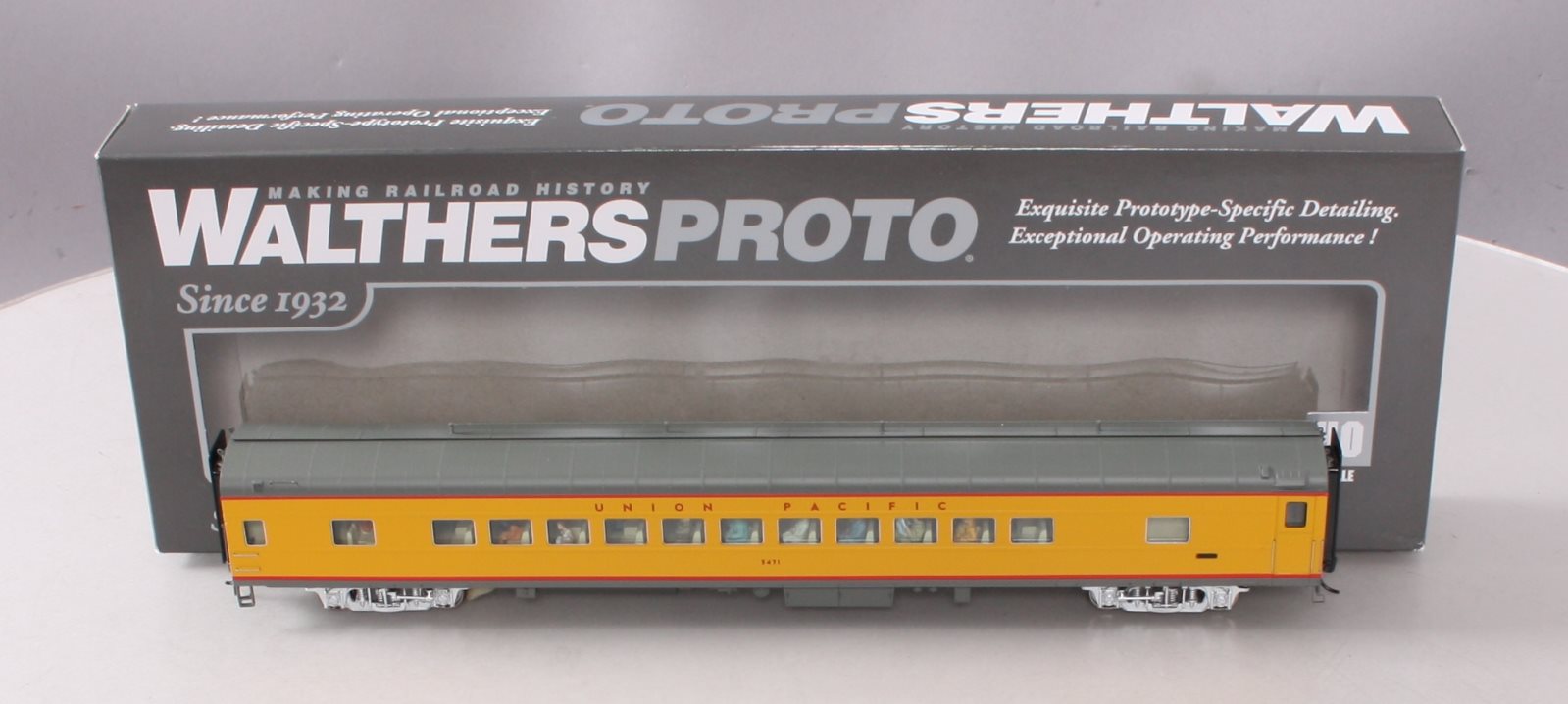 Walthers 920-9562 HO Union Pacific 85' ACF 44-Seat Coach #5471