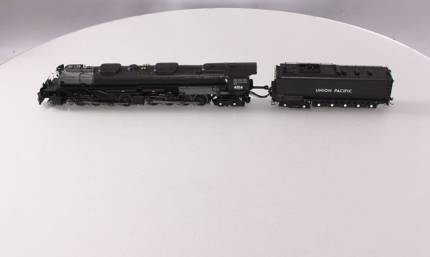 Athearn G88406 HO UP 4-8-8-4 Steam Locomotive and Oil Tender w/ Sound #4014