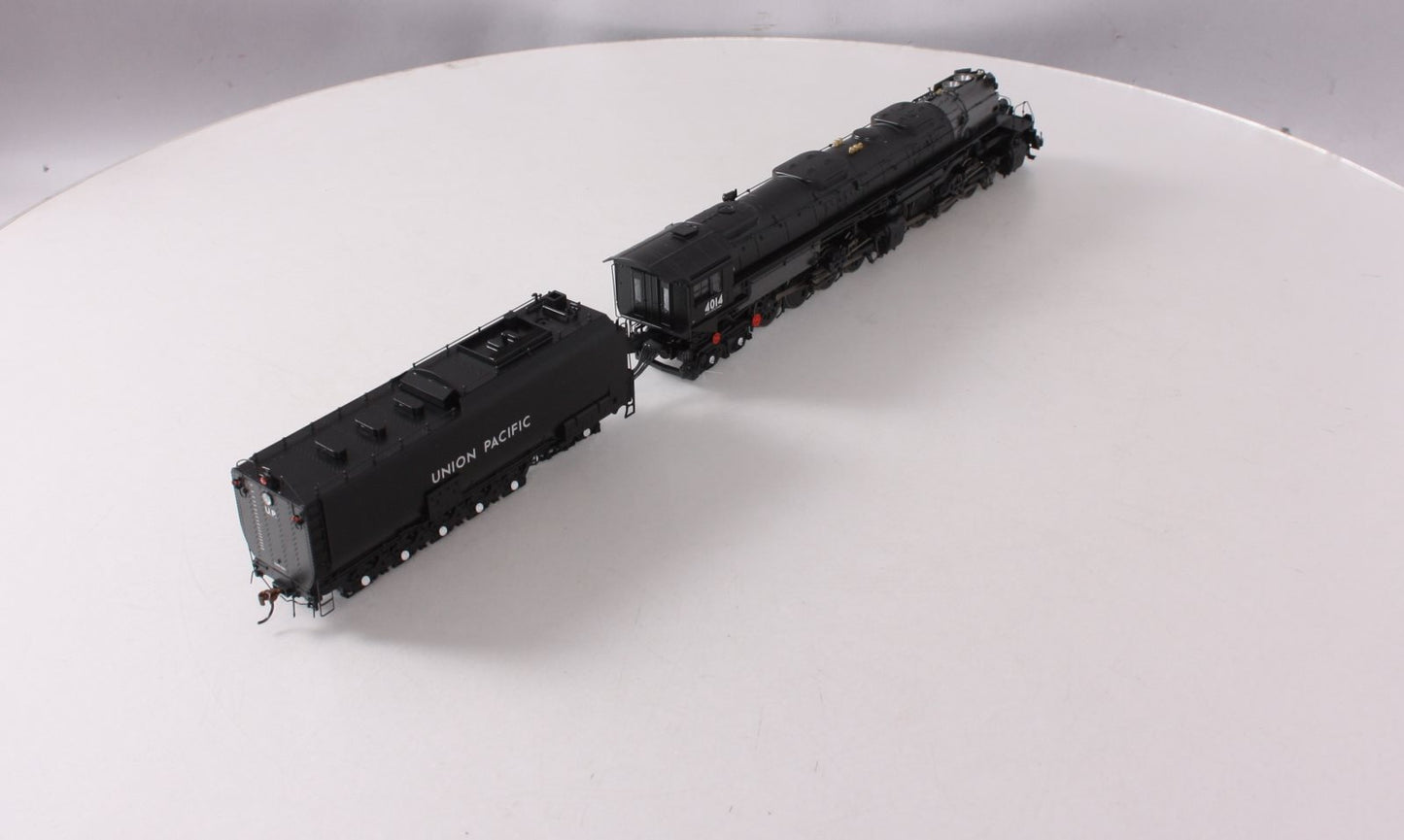 Athearn G88406 HO UP 4-8-8-4 Steam Locomotive and Oil Tender w/ Sound #4014