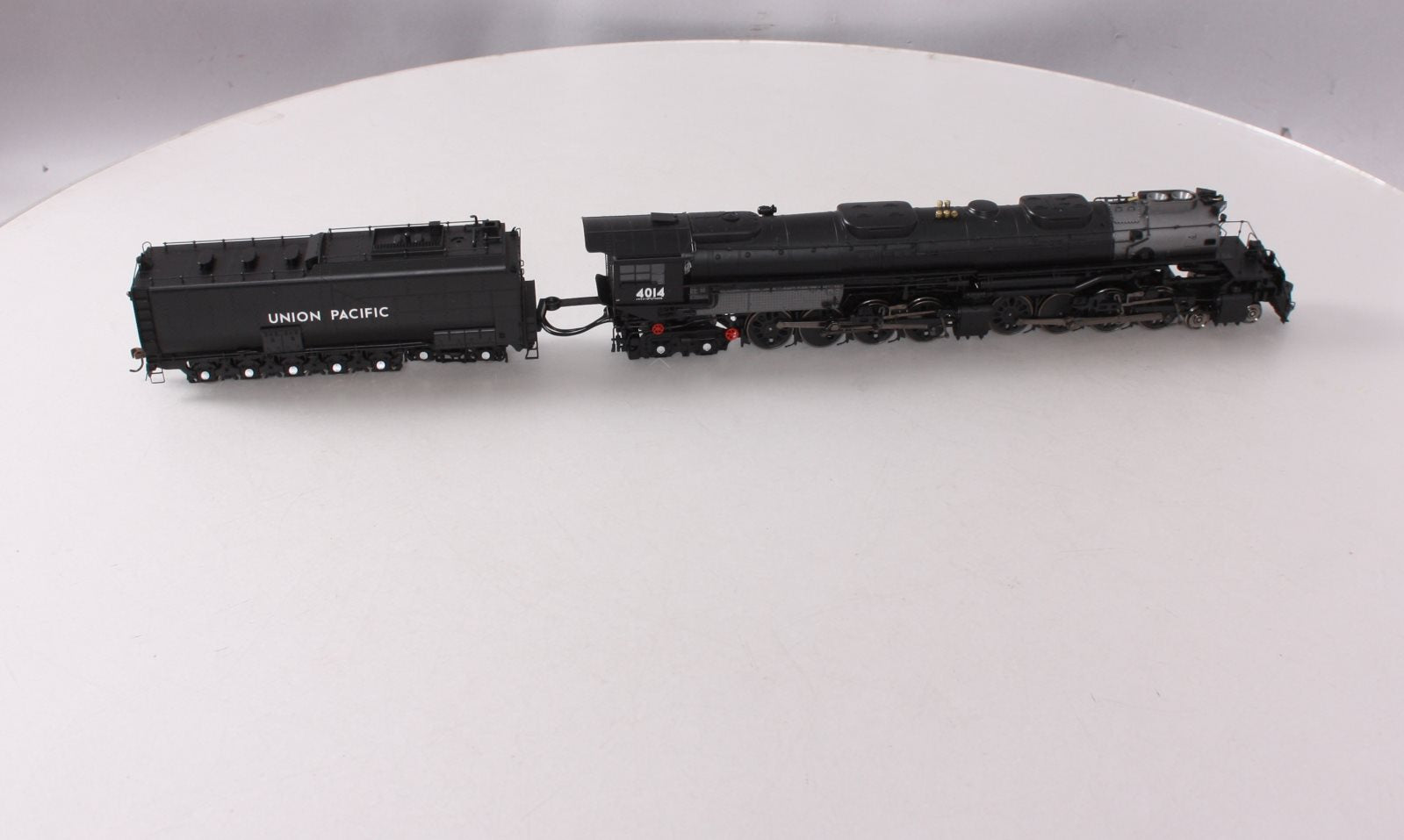 Athearn G88406 HO UP 4-8-8-4 Steam Locomotive and Oil Tender w/ Sound #4014