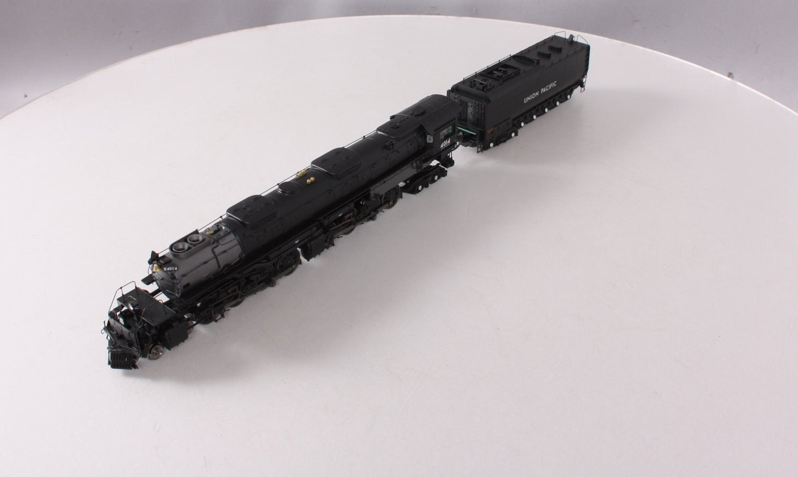 Athearn G88406 HO UP 4-8-8-4 Steam Locomotive and Oil Tender w/ Sound #4014