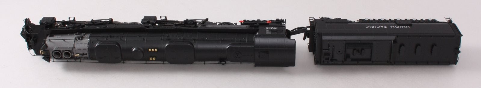 Athearn G88406 HO UP 4-8-8-4 Steam Locomotive and Oil Tender w/ Sound #4014