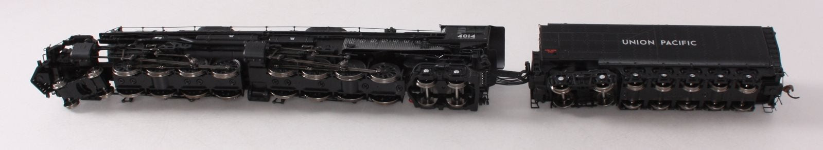 Athearn G88406 HO UP 4-8-8-4 Steam Locomotive and Oil Tender w/ Sound #4014