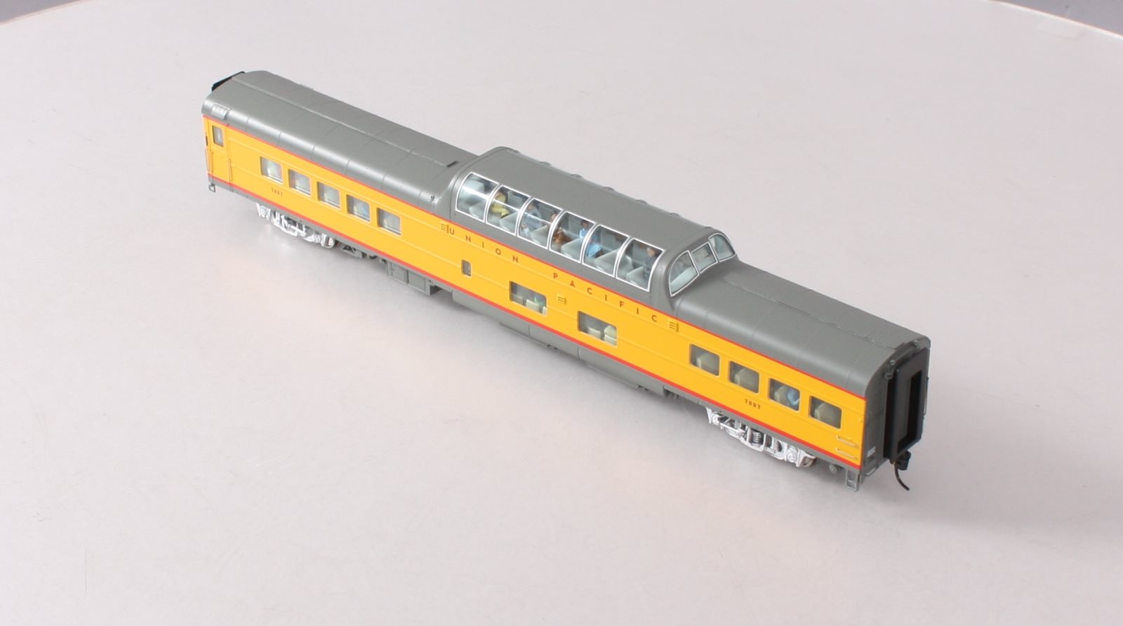 Walthers 920-9553 HO Union Pacific 85' ACF Dome-Coach #7007