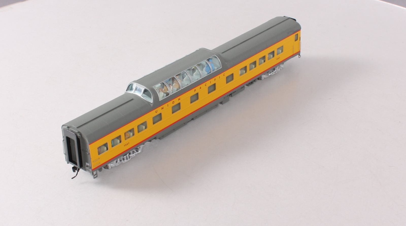 Walthers 920-9553 HO Union Pacific 85' ACF Dome-Coach #7007