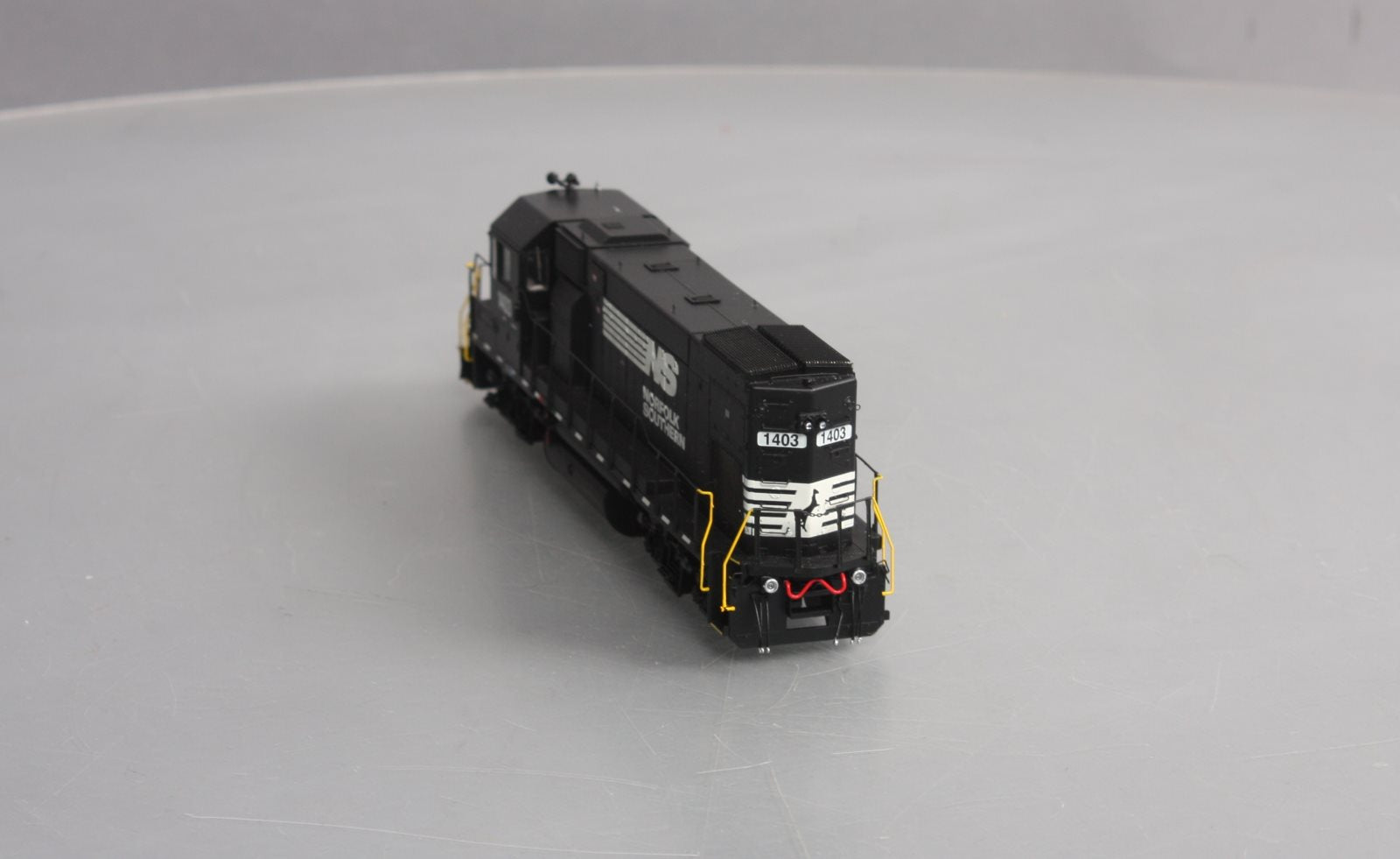 Athearn G68012 HO Scale Norfolk Southern GP15-1 Diesel Locomotive #1403