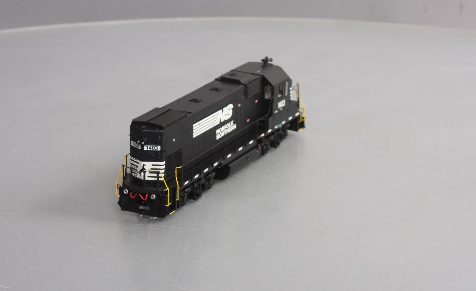 Athearn G68012 HO Scale Norfolk Southern GP15-1 Diesel Locomotive #1403