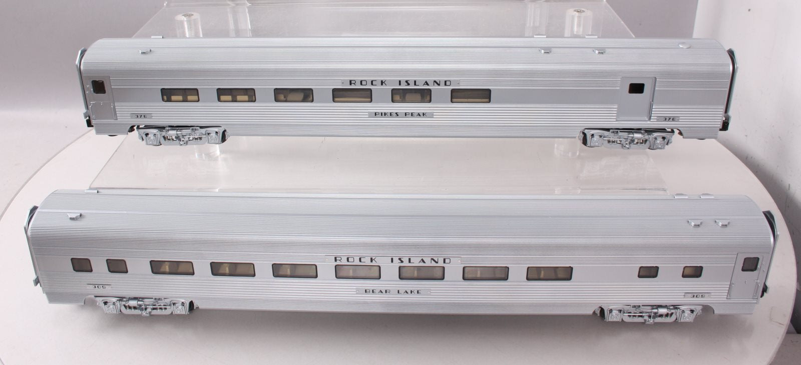 Lionel 6-82571 O Gauge Rock Island 21' Streamlined Passenger Car (Set of 2)