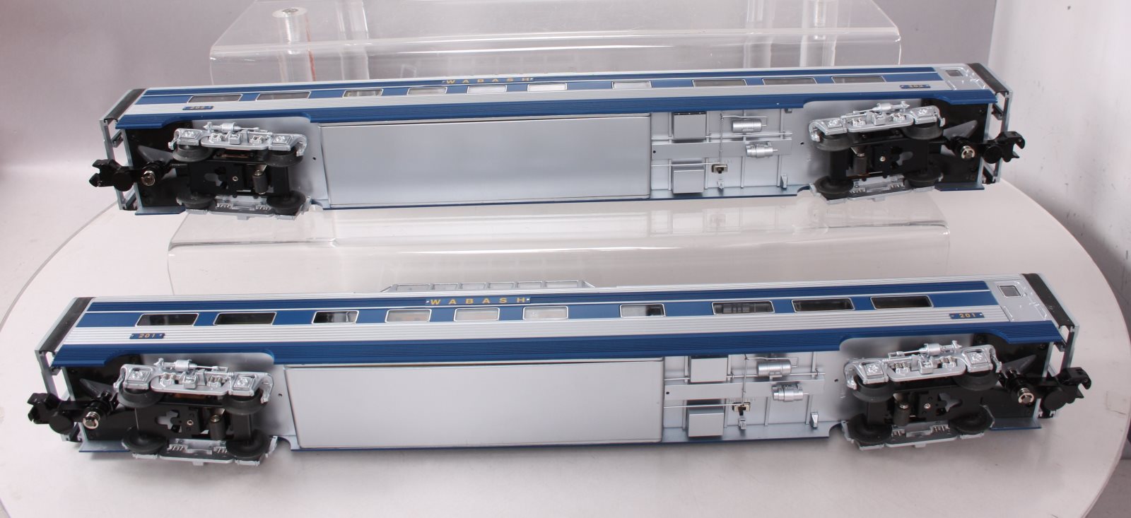 Lionel 6-82555 O Gauge Wabash Bluebird 21' Streamlined Passenger Car (Set of 2)