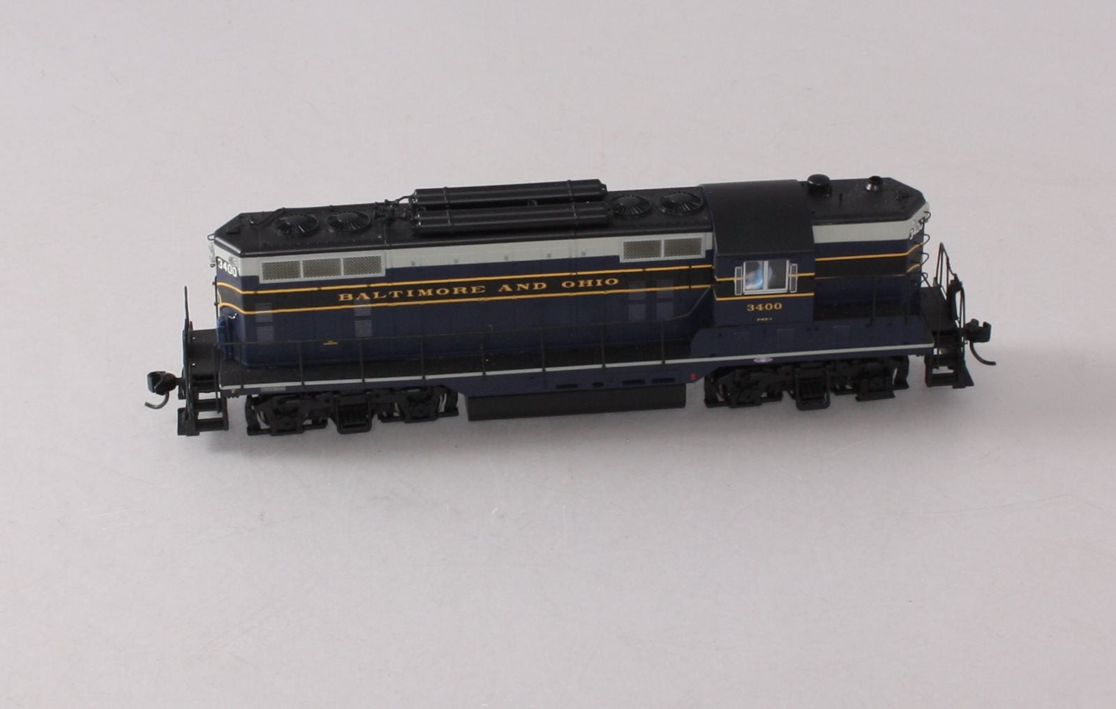 Walthers 920-42102 HO Baltimore & Ohio EMD GP7 Diesel Loco Sound/DCC #3400