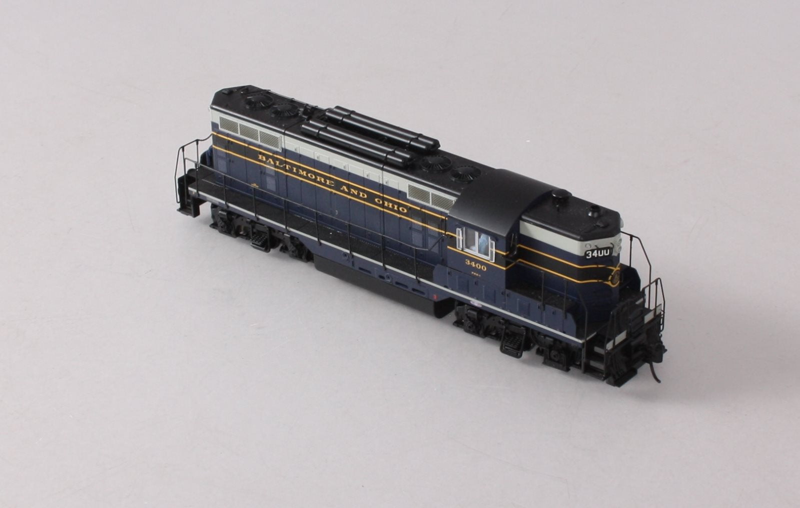 Walthers 920-42102 HO Baltimore & Ohio EMD GP7 Diesel Loco Sound/DCC #3400