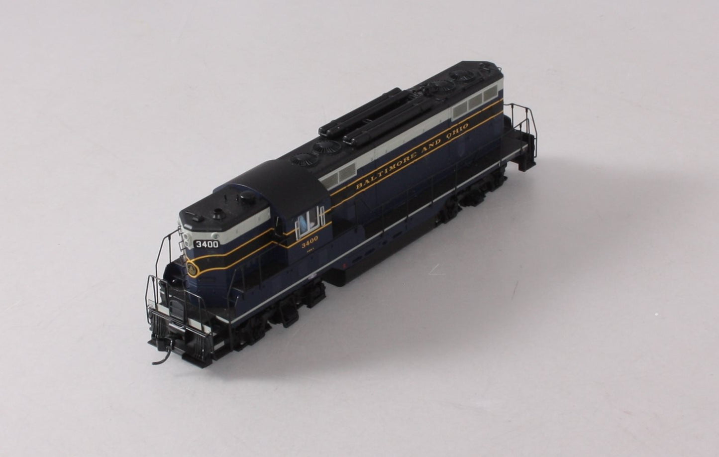 Walthers 920-42102 HO Baltimore & Ohio EMD GP7 Diesel Loco Sound/DCC #3400