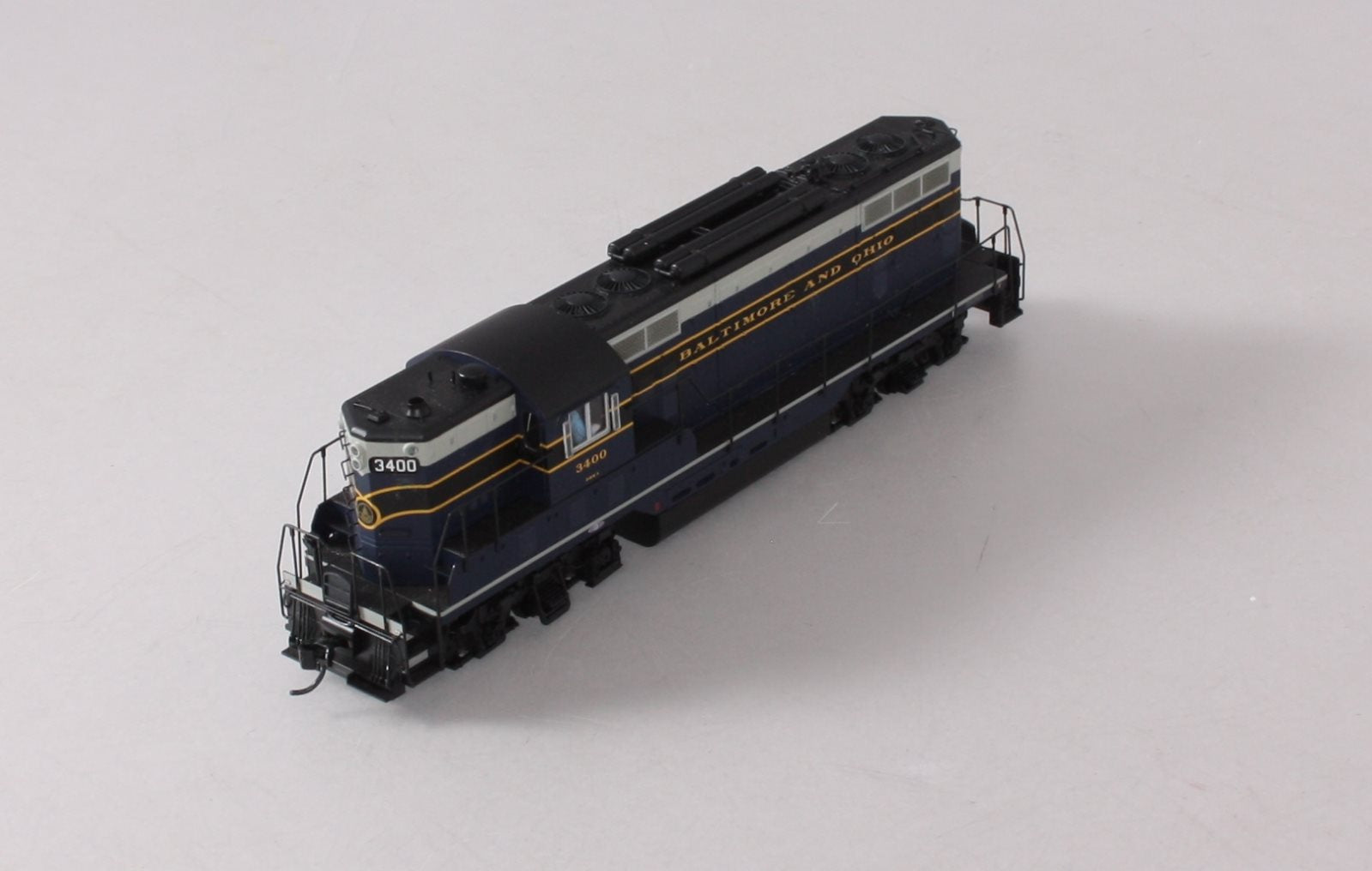 Walthers 920-42102 HO Baltimore & Ohio EMD GP7 Diesel Loco Sound/DCC #3400