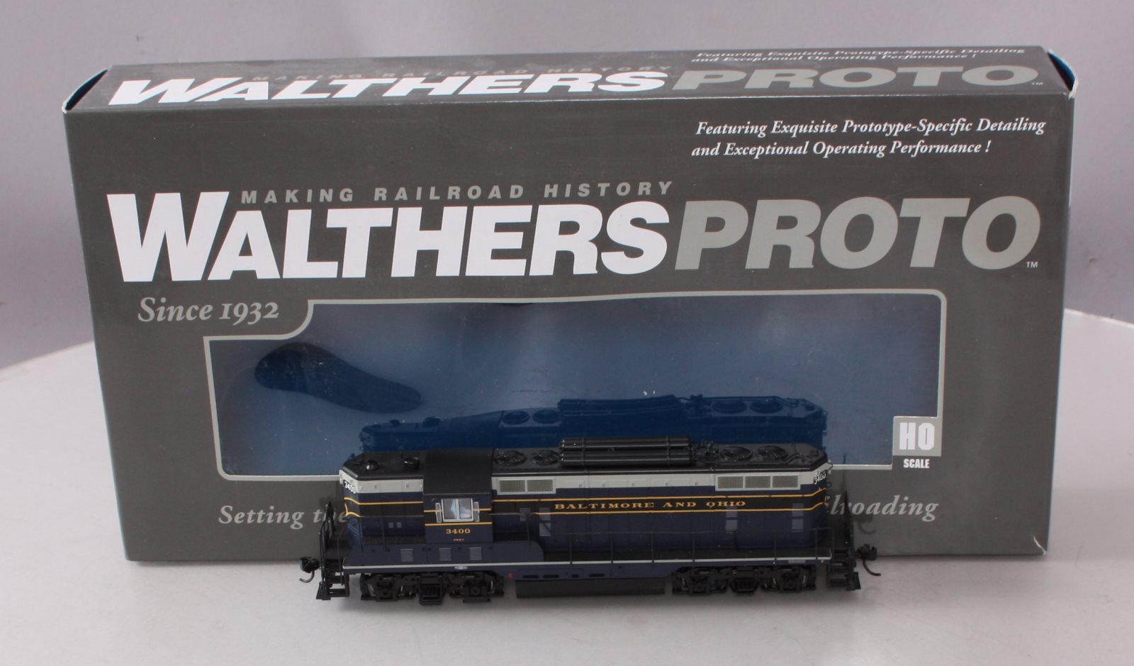 Walthers 920-42102 HO Baltimore & Ohio EMD GP7 Diesel Loco Sound/DCC #3400