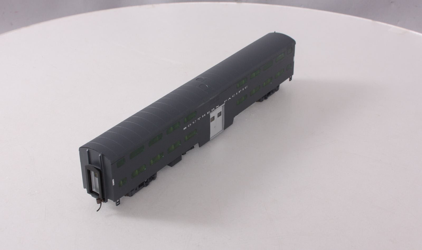 Walthers 932-5972 HO Southern Pacific PS Commuter Car