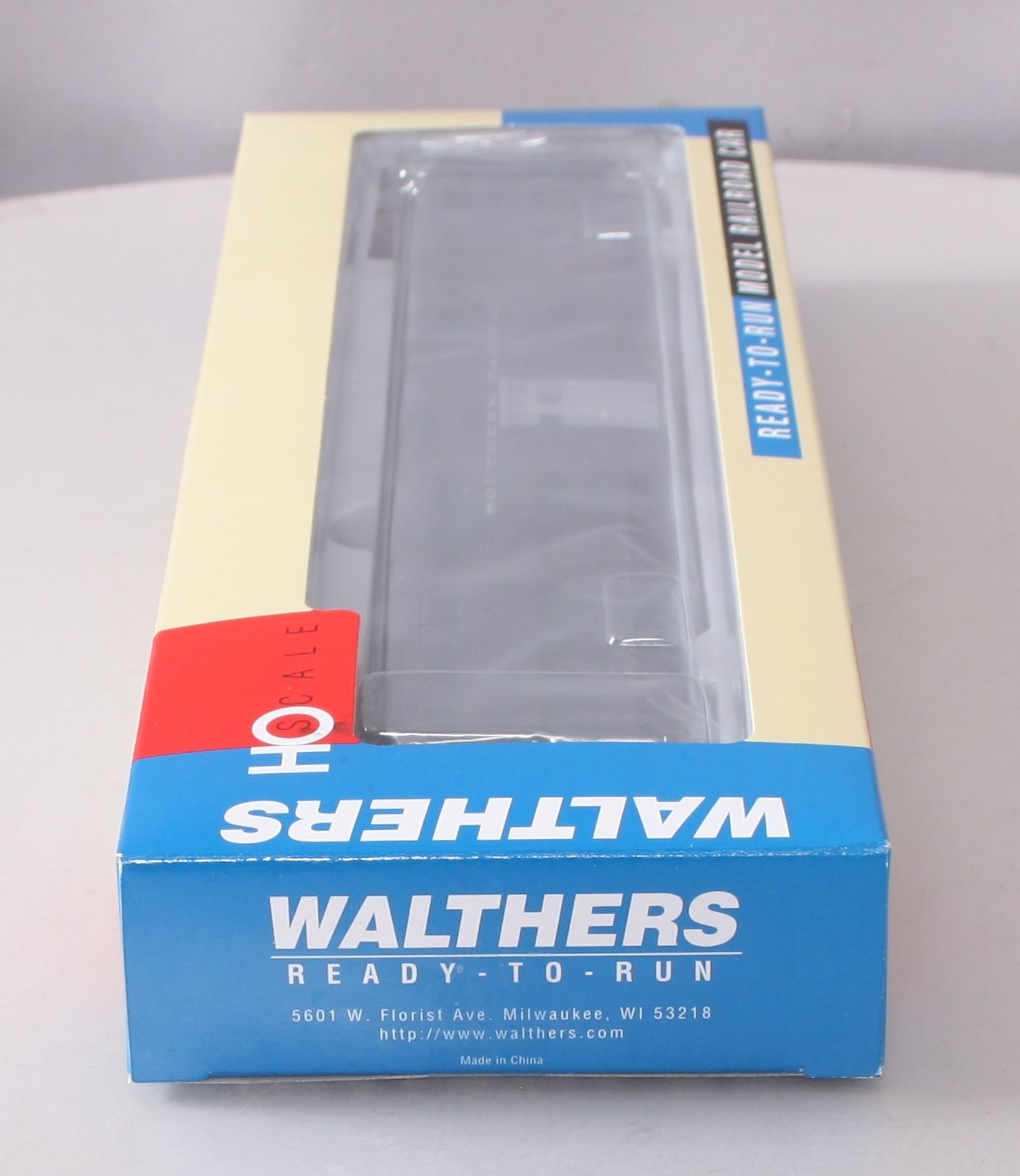 Walthers 932-5972 HO Southern Pacific PS Commuter Car