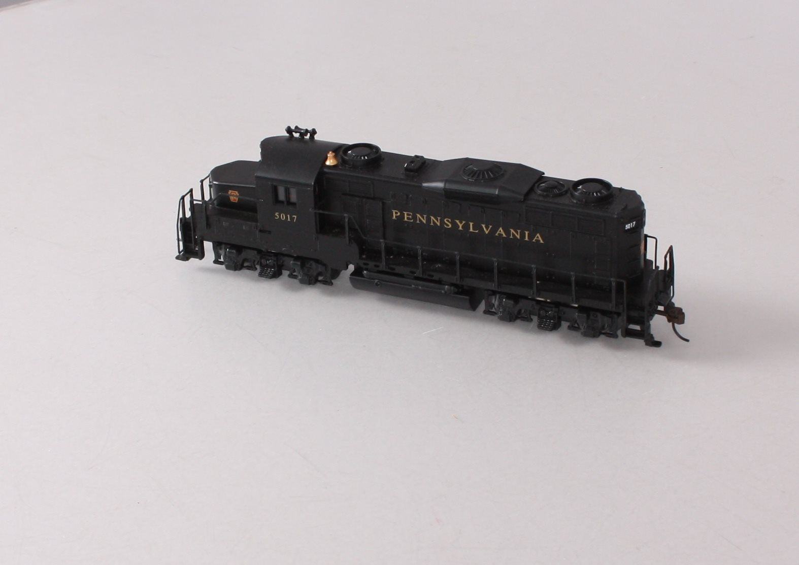 Mantua 414102 HO Pennsylvania EMD GP20 Diesel Locomotive Sound/DCC #5017