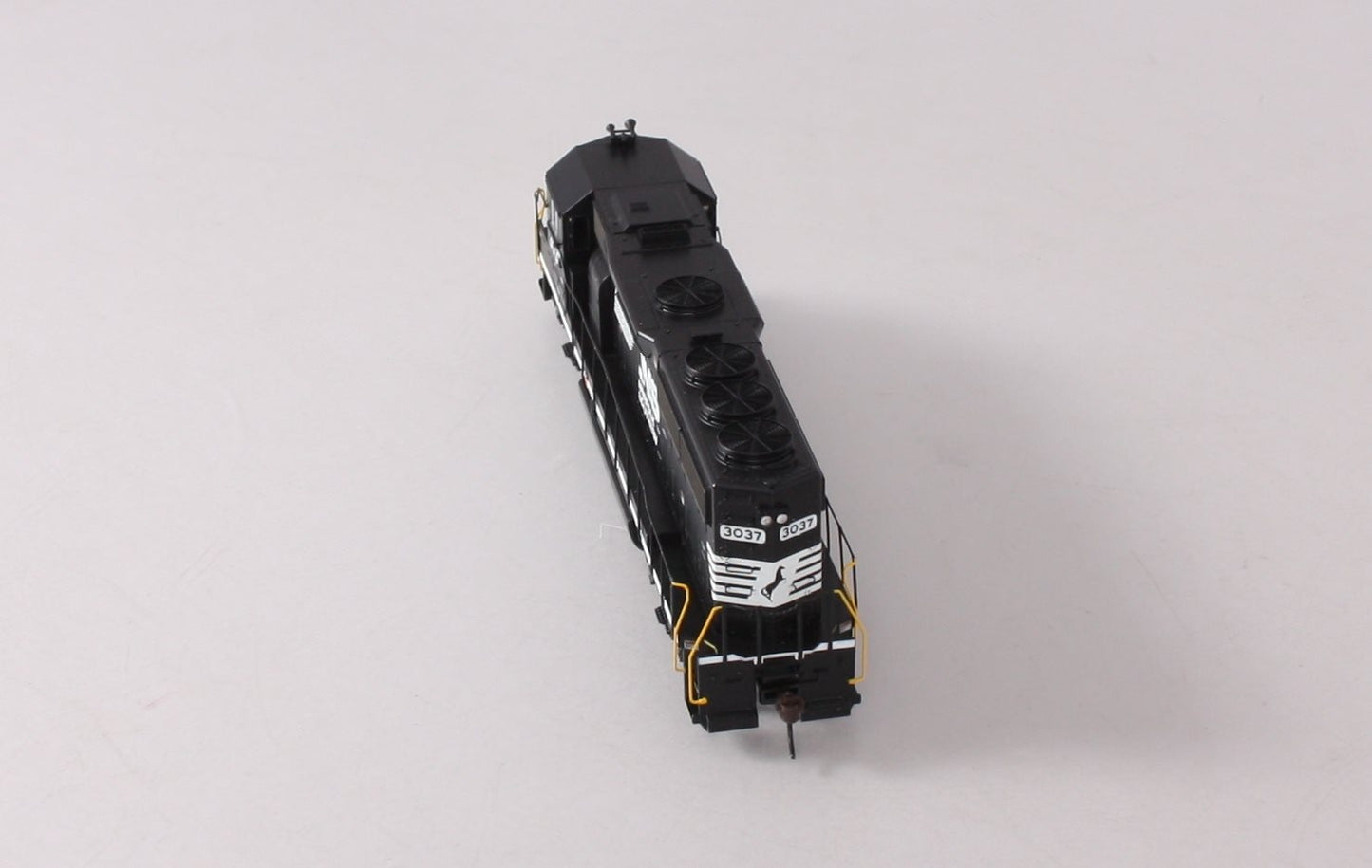 Athearn 89767 HO Scale Norfolk Southern GP40-2 Diesel Locomotive #3037