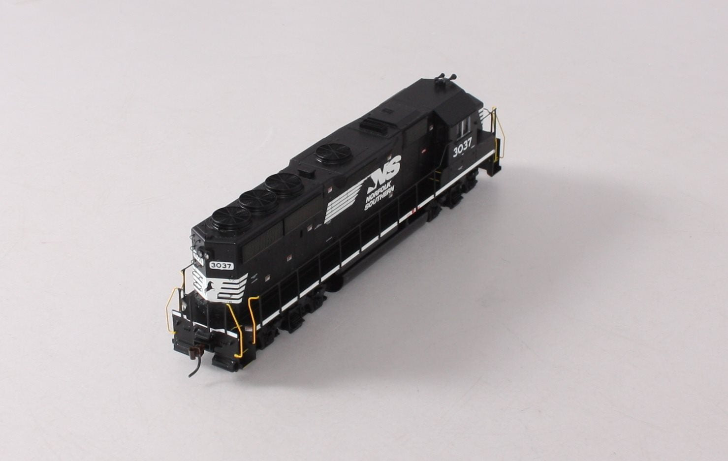 Athearn 89767 HO Scale Norfolk Southern GP40-2 Diesel Locomotive #3037